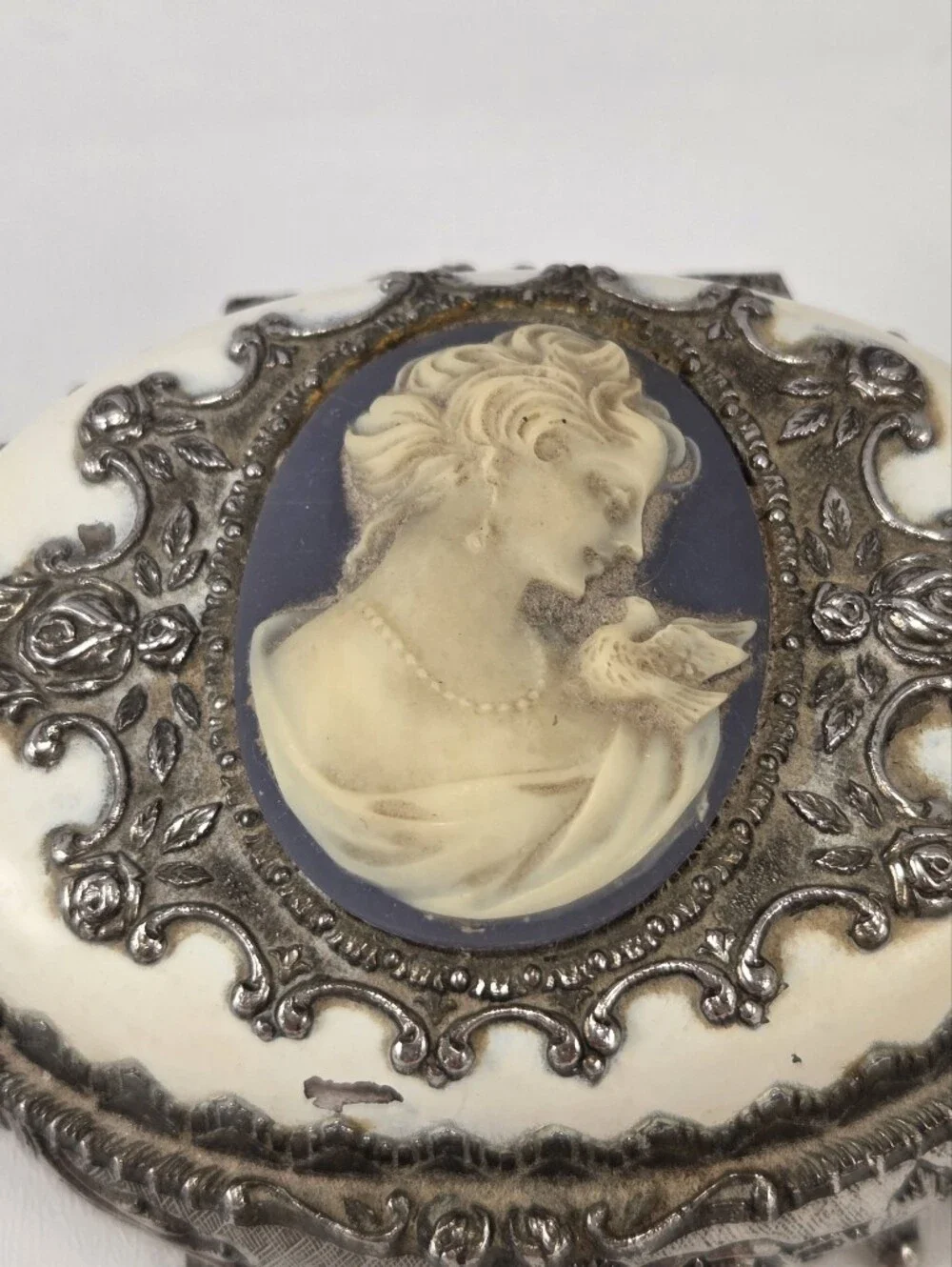 Vintage 70s Cameo Sankyo Music Trinket Box 